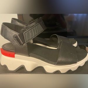 Nearly New Sorel Kinetic Sandals